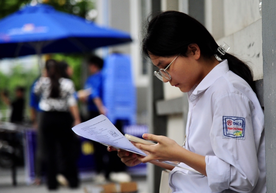 Làm đề thi tiếng anh lớp 10 hay bị trừ điểm oan? Né ngay mấy lỗi sai này!
