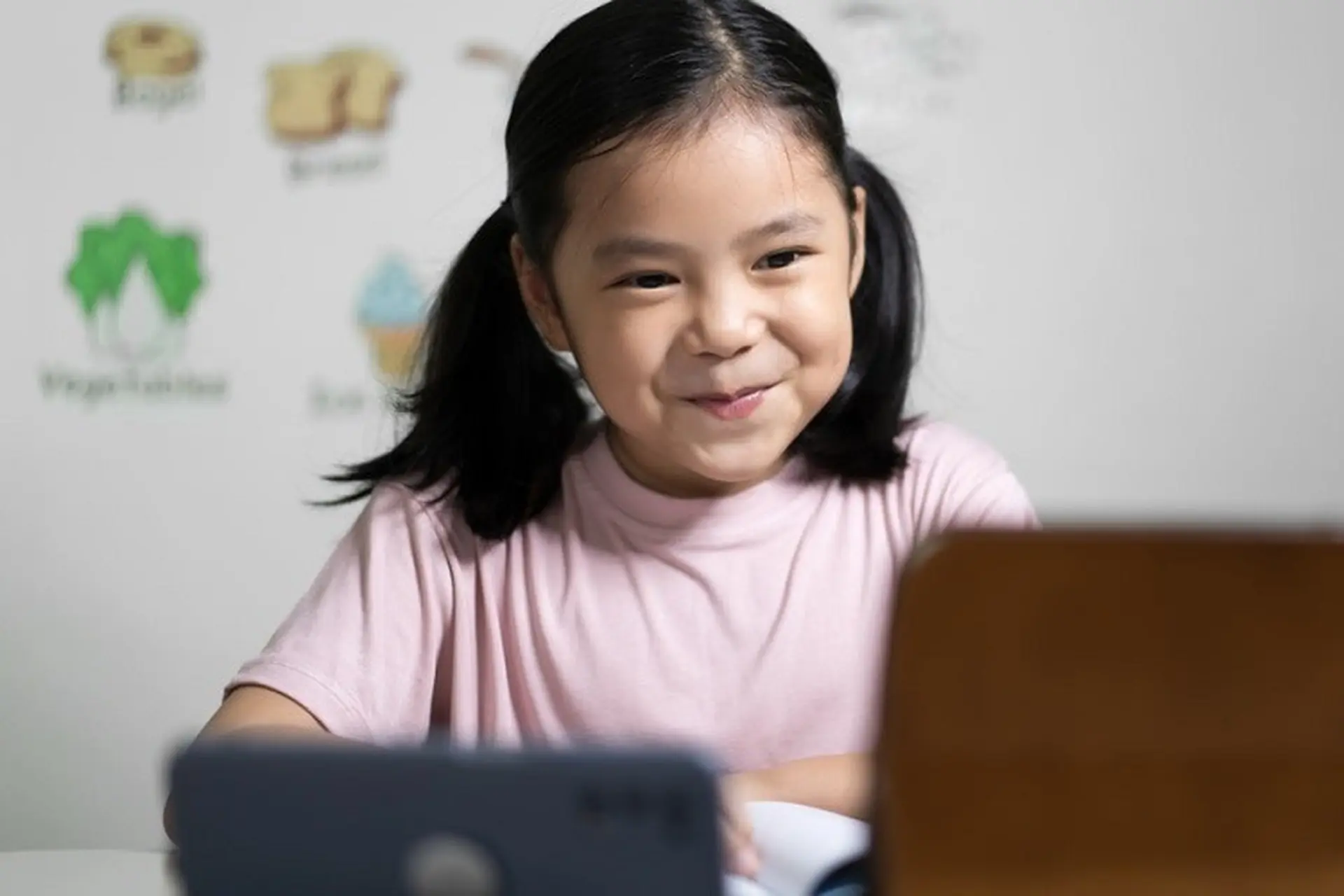 Làm sao cho trẻ lớp 4 học tiếng Anh miễn phí hiệu quả ngay tại nhà