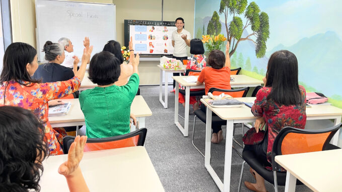 Lớn tuổi học tiếng Anh có khó không?trung tâm dạy tiếng anh cho người lớn hiệu quả!