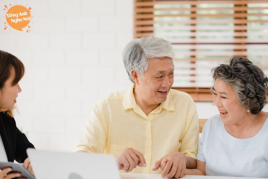 Người lớn tuổi học tiếng Anh giao tiếp có khó không? Kinh nghiệm thực tế từ người học