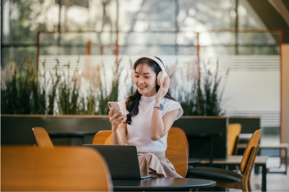 Muốn nghe nhạc tiếng Anh người lớn? Khám phá ngay những giai điệu bất hủ!