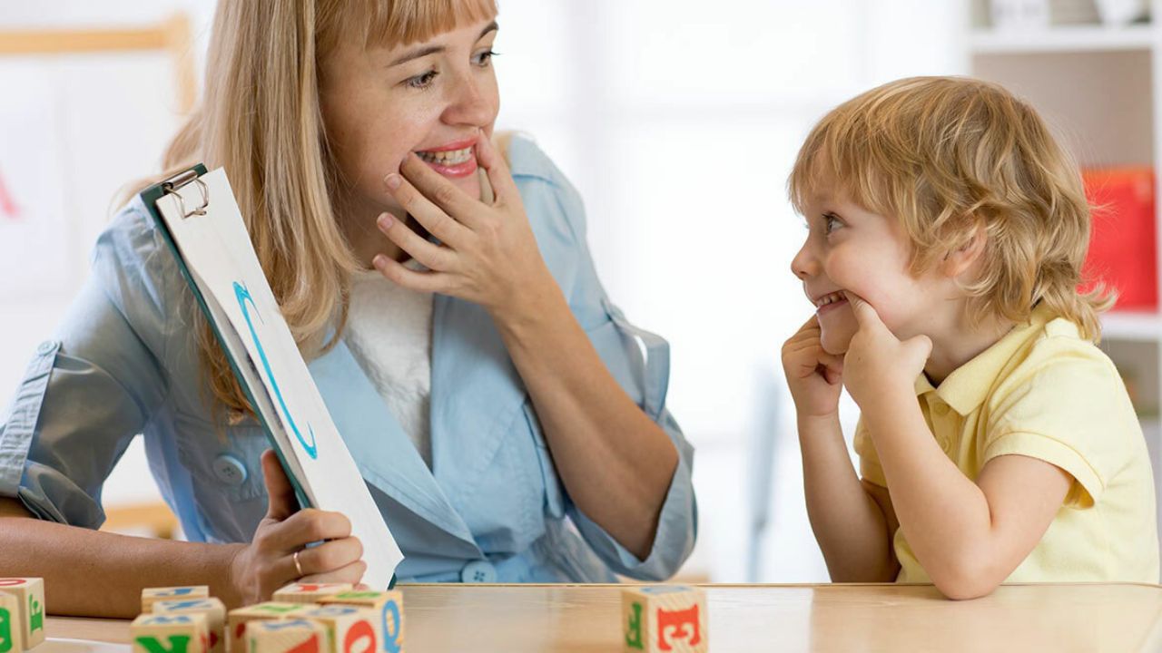 Dạy phát âm tiếng Anh cho trẻ em có khó không? Ba mẹ xem ngay cách này nhé.