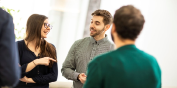 Làm thế nào để tự tin giao tiếp với người nước ngoài bằng tiếng Anh? Bí kíp đây rồi!