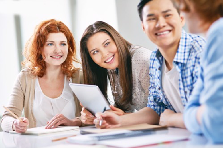 Nên học tiếng Anh ở trung tâm hay tự học tại nhà? Bí quyết chọn cách học phù hợp cho bạn.