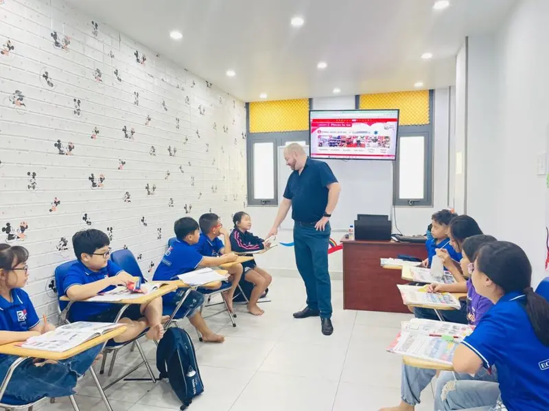 Quận 7: Lớp học tiếng Anh cho người lớn tuổi - Uy tín, chất lượng cao!
