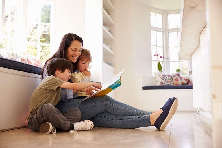 Lợi ích khi kể chuyện bằng tiếng anh cho bé có phụ đề? (Bé thích mê ngay)