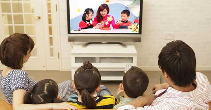 Lợi ích và tác hại của tivi bằng tiếng anh: Xem TV thế nào cho đúng cách?