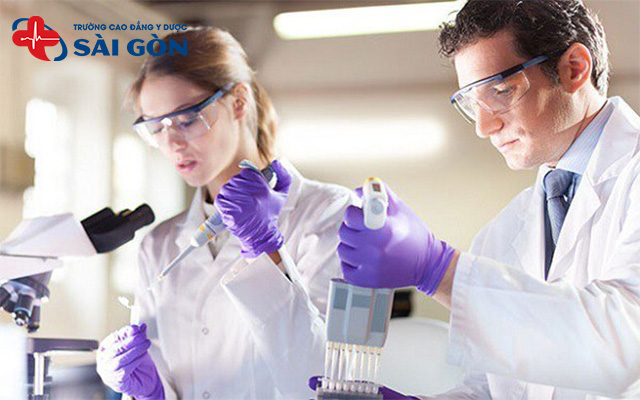 Kỹ thuật viên xét nghiệm tiếng Anh là gì? Bí kíp cho người học tiếng Anh chuyên ngành y.