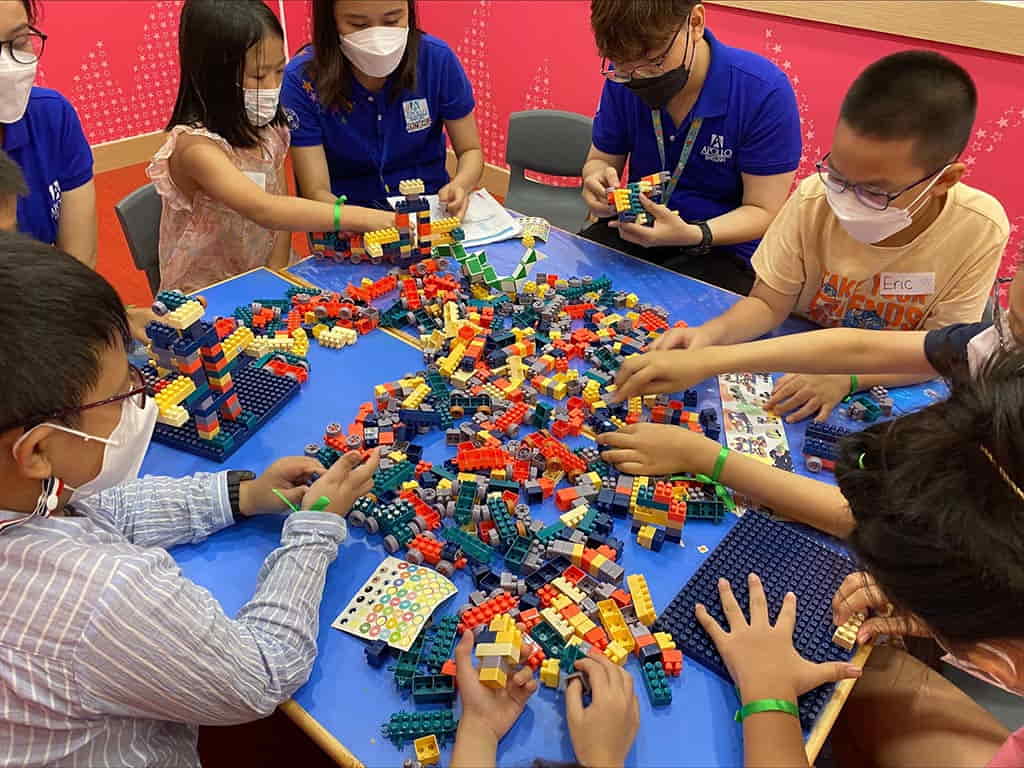 Học tiếng Anh qua trò chơi cho trẻ em có hiệu quả không? Bí quyết giúp bé học cực vui.