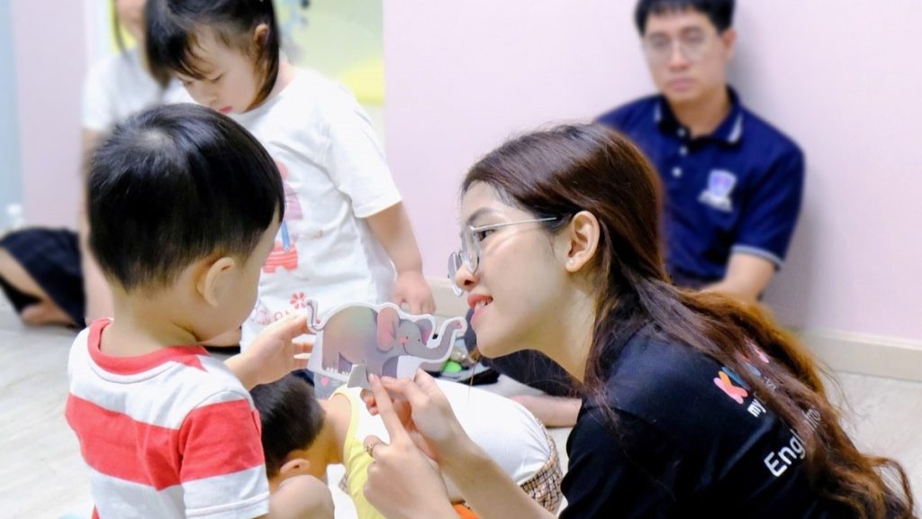 Học tiếng anh giao tiếp cho trẻ em tuổi nào tốt? Nghe chuyên gia tư vấn ngay.