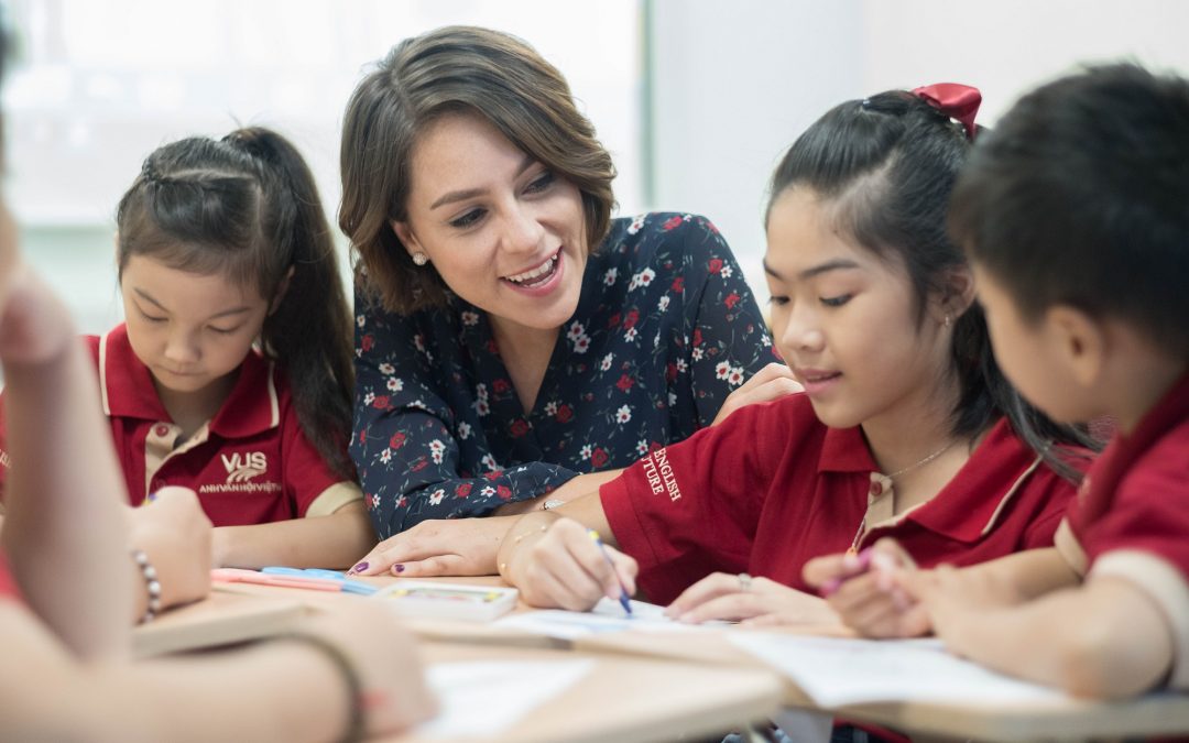 Cải thiện kỹ năng với phương pháp giảng dạy tiếng Anh bậc tiểu học (Hướng dẫn chi tiết)