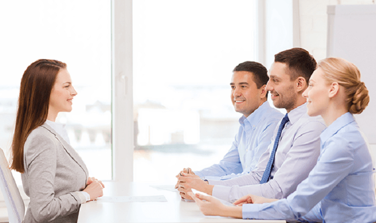 Phỏng vấn bằng tiếng Anh giới thiệu bản thân: Bí kíp gây ấn tượng với nhà tuyển dụng!